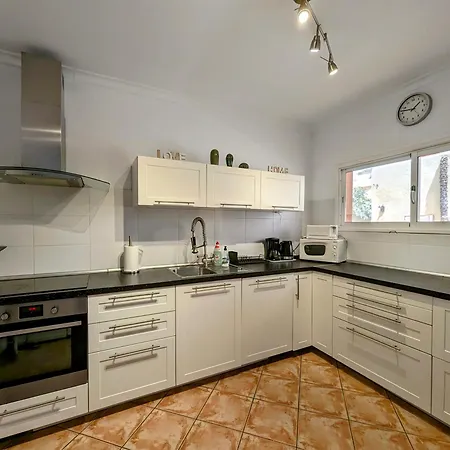 Comfortable 2-bedroom Duplex In Playa Paraiso With Ocean View, Balcony, And Shared Pool Apartmán Costa Adeje (Tenerife)