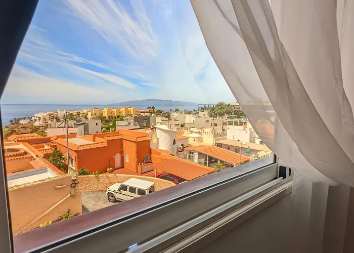 Comfortable 2-bedroom Duplex In Playa Paraiso With Ocean View, Balcony, And Shared Pool *